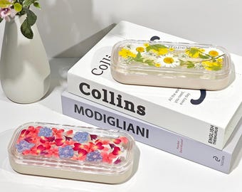 Anpassat initialblommande närsynthetsglasögonfodral med glasögonduk, kawaii genomskinlig solglasögonask med glitter, personlig söt smart glasögonask