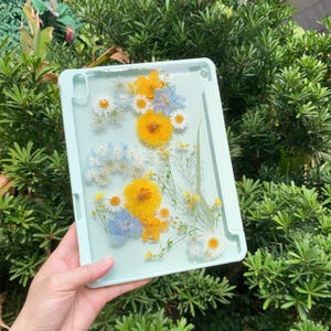 iPad Air 11&#39;&#39; 13&quot; 2025,iPad Pro 11&#39;&#39;13&quot;2024 handmade pressed real dried flower ipad case,iPad air 5 case,iPad A16 case,with pencil holder
