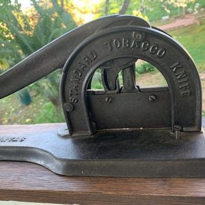 Tobacco Knives
