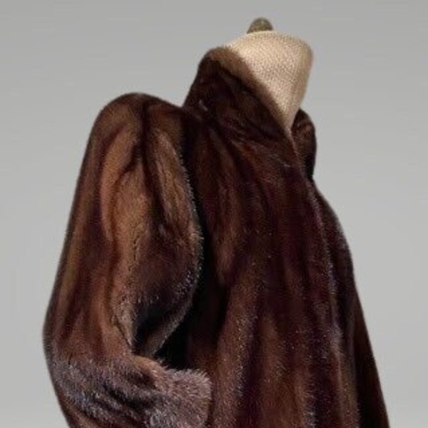 Stunning Natural Male Mink Fur Coat in Excellent Vintage Condition - SIZE 12 (V130)