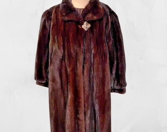 Size Large Natural Ranch Mink Mid Length Fur Coat in Excellent Vintage Condition. Size Large. (195)