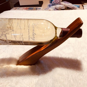 Handmade Wooden Wine Bottle Holder: Floating Illusion Stand