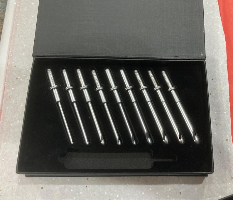Box of 9 Inline Hooks