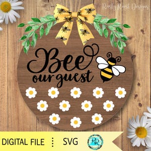 Bee onze gast SVG, Bee deurhanger SVG, snijden bestand, houten teken SVG, honingbij svg, laserbestand Svg, bee teken svg