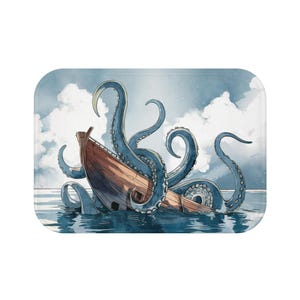Op de afbeelding: Een aquarelillustratie van een grote blauwe octopus die een houten schip aanvalt. De octopus heeft veel tentakels en wikkelt ze om het schip. Het schip zinkt in de oceaan. De achtergrond is een bewolkte lucht.