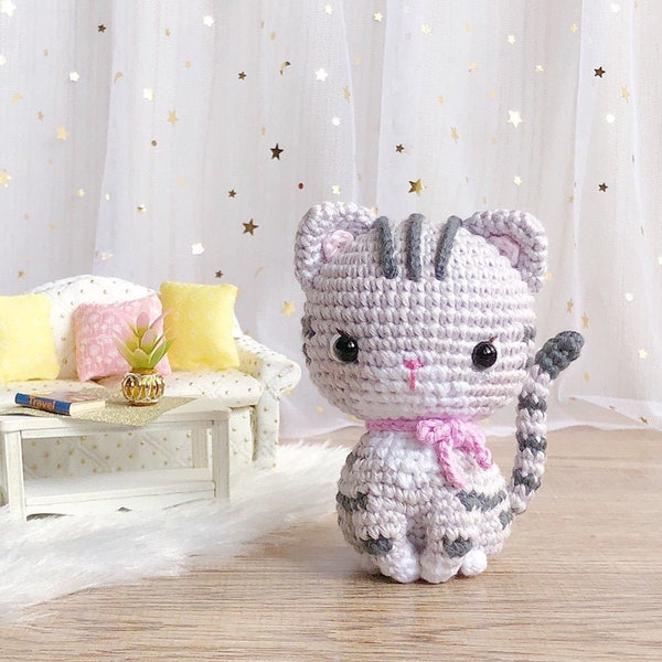 Dolly, the little grey tabby kitten pattern | crochet cat pattern | amigurumi cat | crochet grey tabby cat | English & Spanish PDF pattern