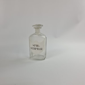 Vintage Klarglas rechteckige Apothekerflasche mit der Aufschrift &quot;spiri sepill&quot;