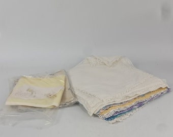 A collection of vintage ladies hankerchiefs