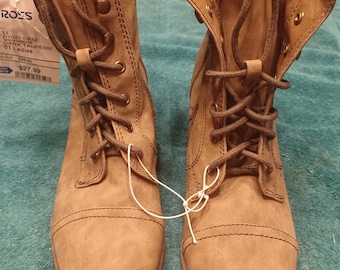 NWT Womens Doc Martens Dark Taupe Zippered Boots