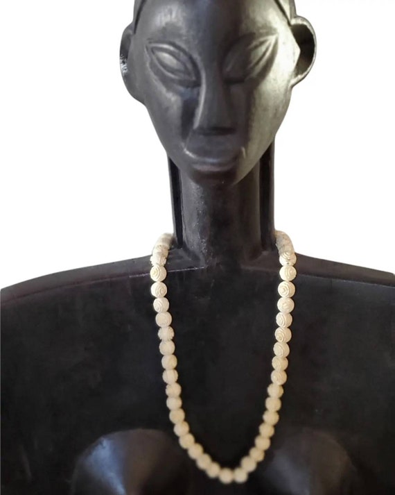 Vintage carved bead necklace/carved rose bead necklace Gem