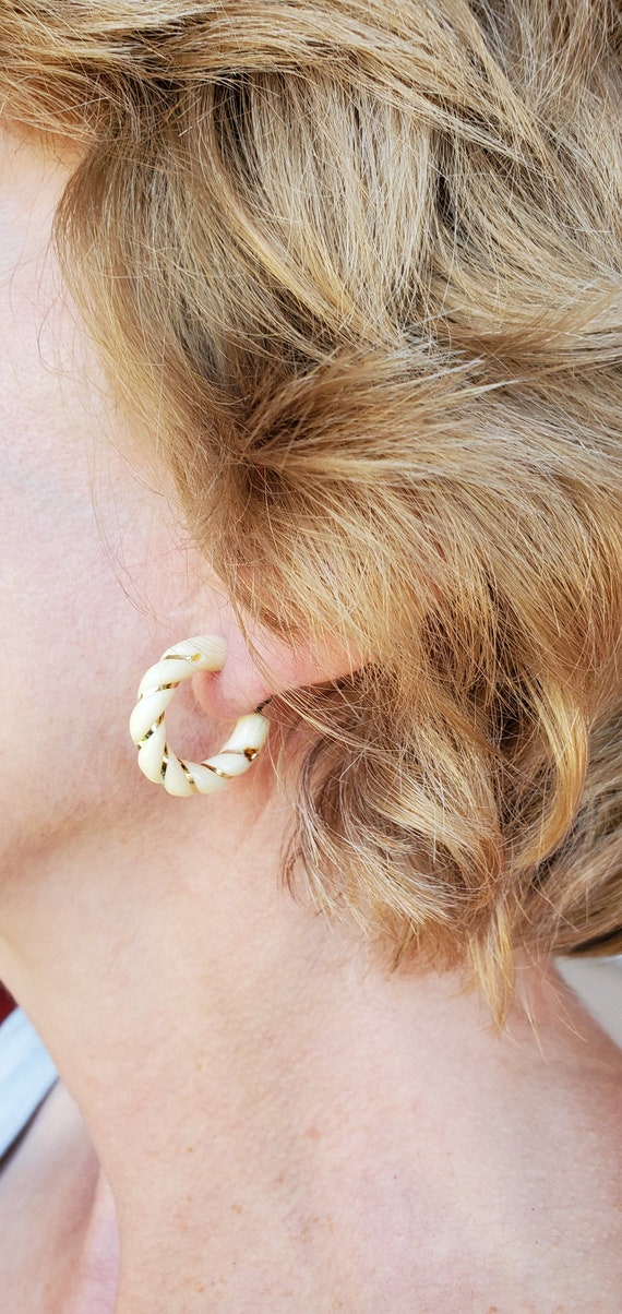 Vintage chic hoop earrings with gold thread/Retro 