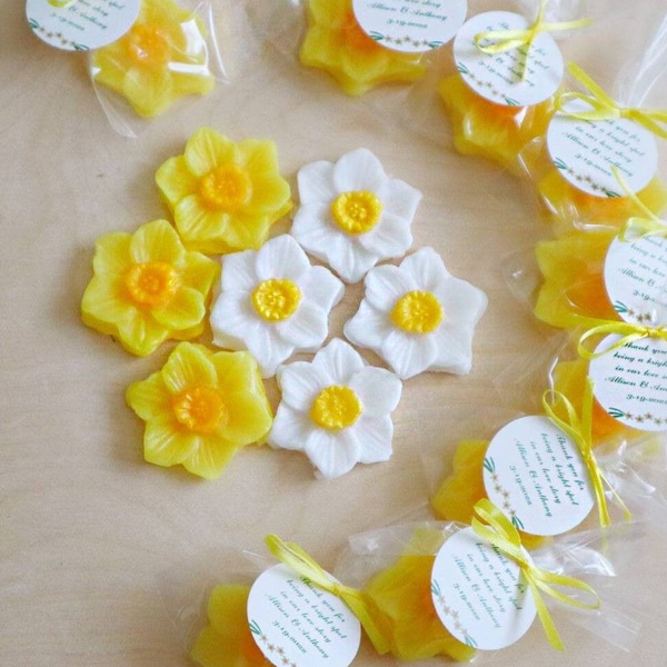 10 Narcissus soap favors, Daffodil Favors , Daffodil Soap, Mini soaps, Wedding soap favors, Bridal Shower, Spring party favor, Garden soap