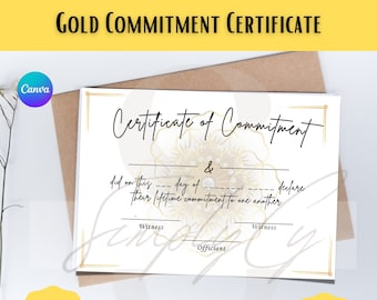 Könnte beinhalten: Ein druckbares Zertifikat der Verpflichtung mit einem goldenen und weißen Mandala-Design. Der Text "Zertifikat der Verpflichtung" ist oben auf dem Zertifikat in Kursivschrift geschrieben. Der Text "did on this --- day of --- & their lifetime commitment to one another. declare" ist unter dem Mandala geschrieben. Die Wörter "Zeuge", "Zeuge" und "Offiziant" sind unter dem Text geschrieben.