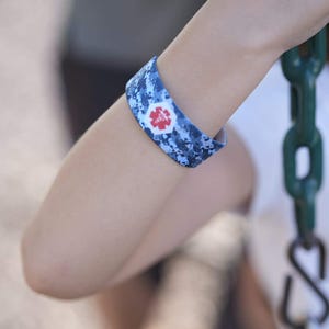 Medicinskt varningsarmband för barn och tonåringar. Medicinskt ID-armband för barn med allergi, autism, diabetes och varning. Anpassat PERSONLIGT ID-armband. bild 13
