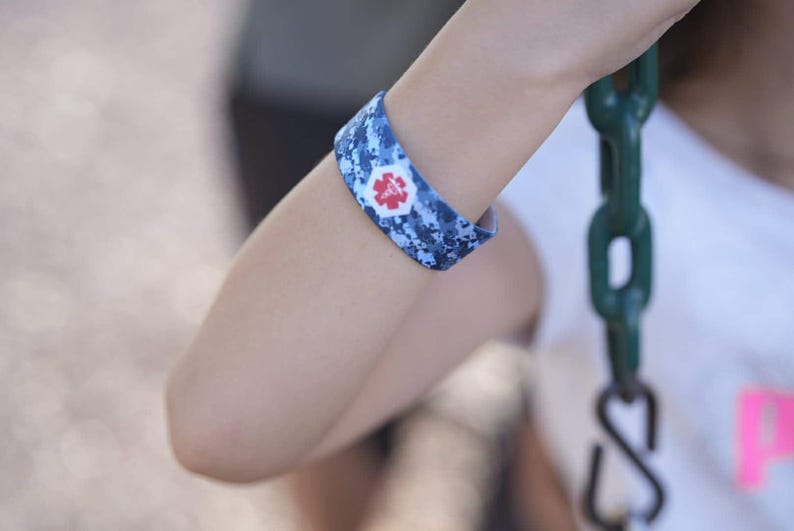 Medicinskt varningsarmband för barn och tonåringar. Medicinskt ID-armband för barn med allergi, autism, diabetes och varning. Anpassat PERSONLIGT ID-armband. bild 13