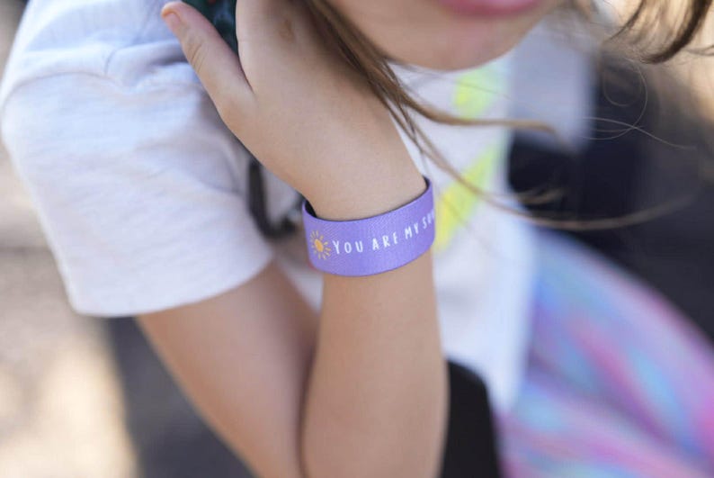 Medicinskt varningsarmband för barn och tonåringar. Medicinskt ID-armband för barn med allergi, autism, diabetes och varning. Anpassat PERSONLIGT ID-armband. bild 14