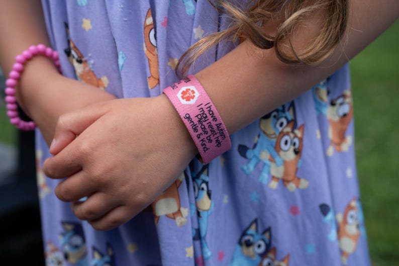 Medicinskt varningsarmband för barn och tonåringar. Medicinskt ID-armband för barn med allergi, autism, diabetes och varning. Anpassat PERSONLIGT ID-armband. bild 4