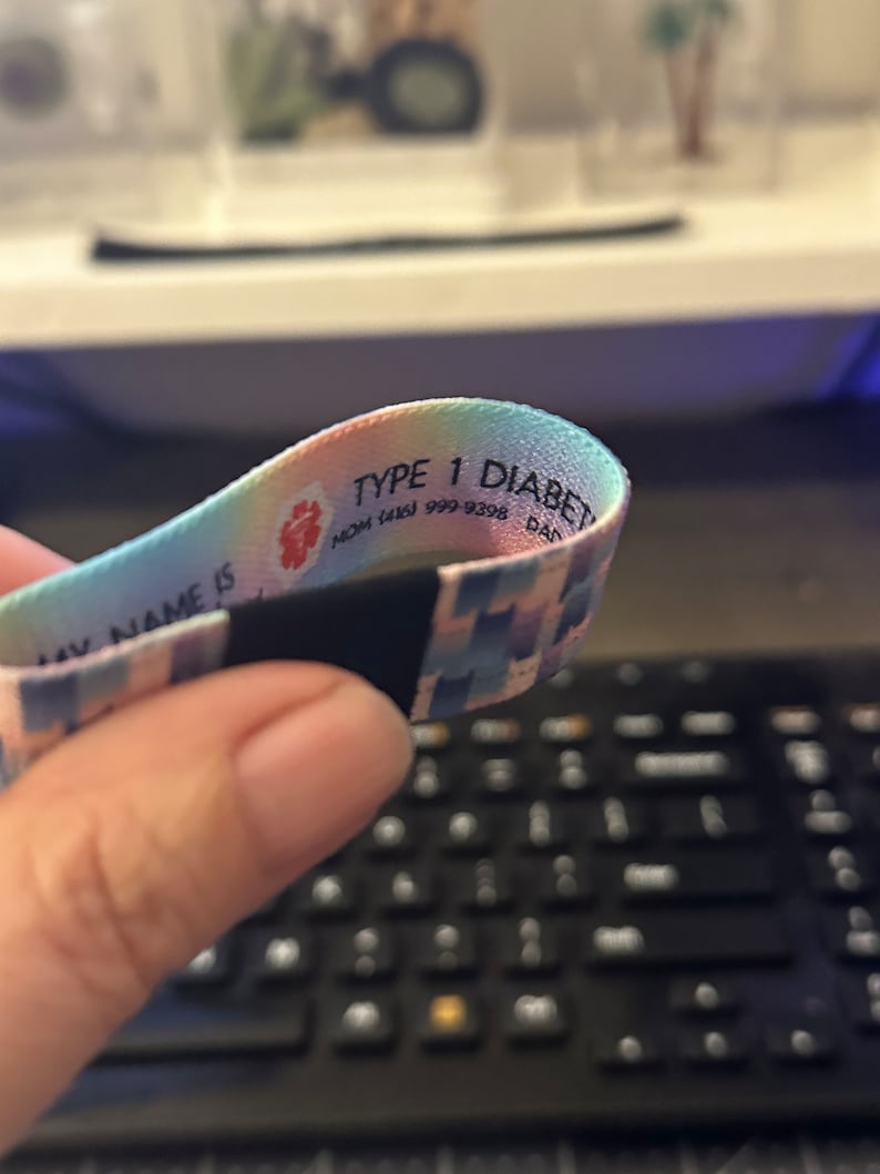 Medicinskt varningsarmband för barn och tonåringar. Medicinskt ID-armband för barn med allergi, autism, diabetes och varning. Anpassat PERSONLIGT ID-armband. bild 11