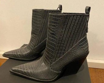 Women Gray Faux Crocodile Print Ankle Print Women’s Boots