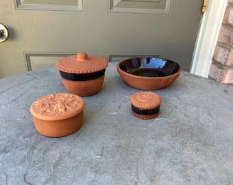 Juego de 4 utensilios de cocina de terracota sin esmaltar hechos a mano.