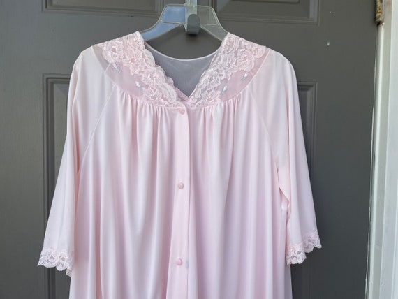 Vintage Loose Fitting Lace Trim Pink Gown & Robe … - image 5