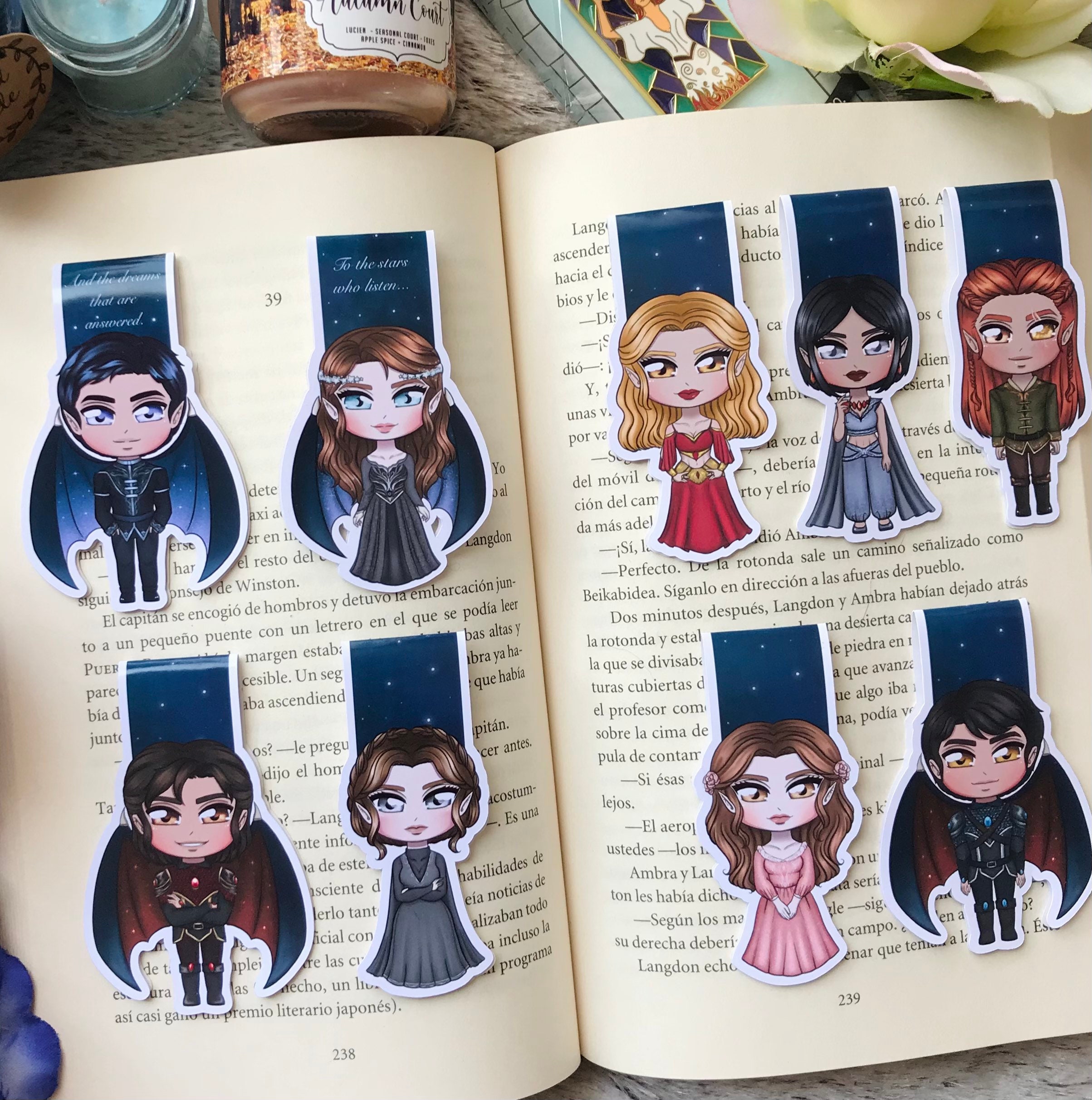 Full Acowar, Inner circle magnetic bookmarks.