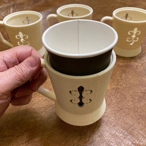 ZARF!  3D-geprinte papieren bekerHOUDER!  Ben je de warme kopjes en kartonnen hoezen beu?  Met dit pakket van 4 tover je je papieren bekers om in mokken!