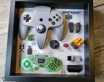 Caixa de sombra para controle de N64 com moldura preta, decoração de parede para sala de jogos, joystick desmontado, presente.