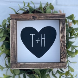 Letrero decorativo personalizado con inicial en forma de corazón estilo rústico para el dormitorio - Regalo de boda rústico - Decoración para el dormitorio principal