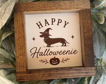 Letrero de Feliz Halloween / Decoración de Halloween con perro salchicha / Letrero de Halloween con perro salchicha / Decoración rústica de granja para otoño / Regalo para amantes de los perros