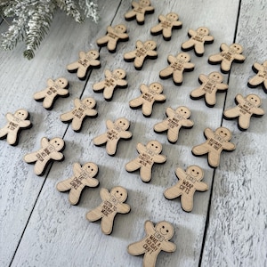 25 Wooden Gingerbread Advent Calendar Tokens – Christmas Countdown Activity Set with Linen Bag, Family Holiday Traditions, Reusable Gift bild 2
