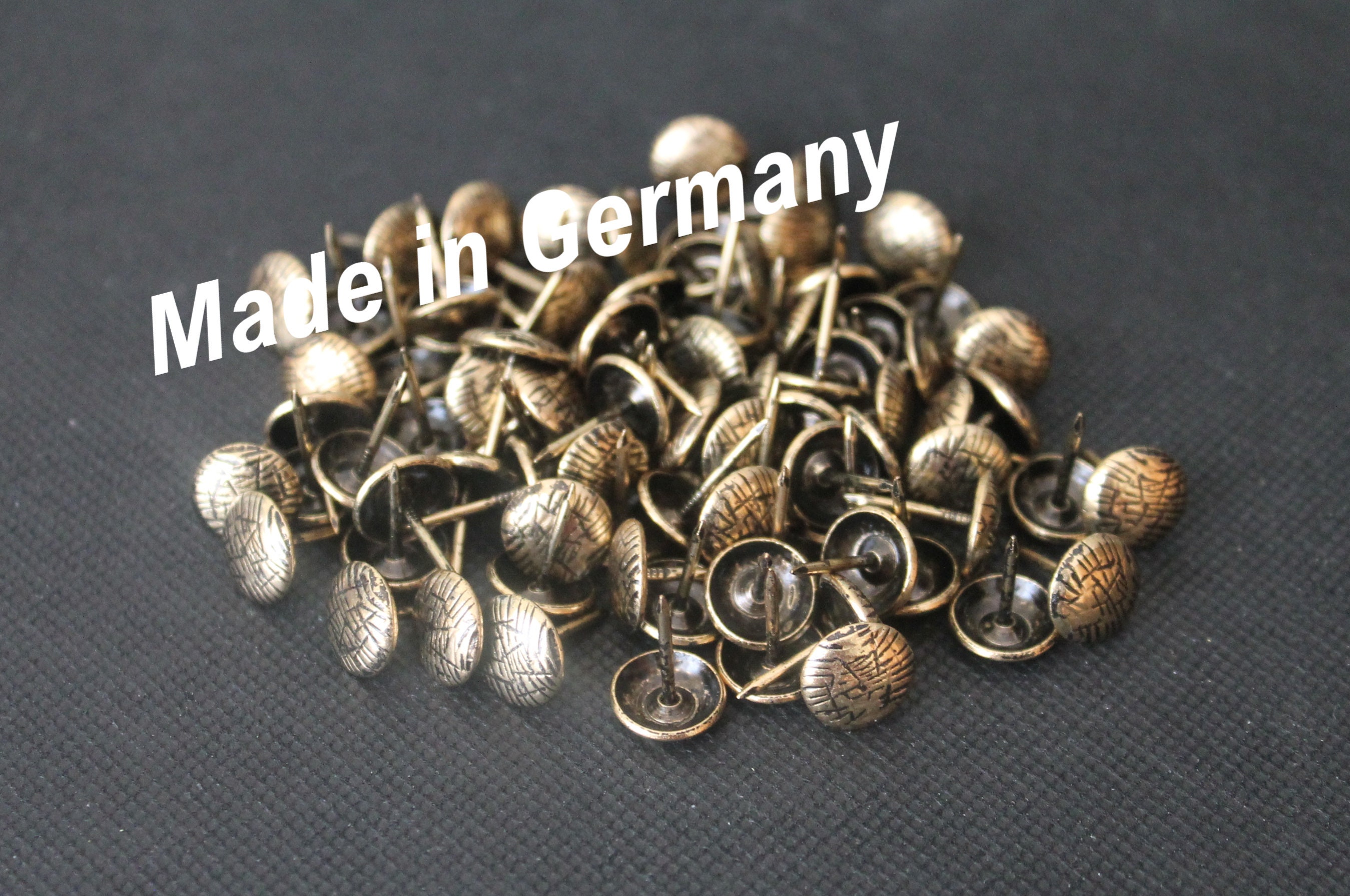 Historische Kleinteile | Aussergewöhnlich große, alte Schmiedenägel | Türklinken, Rosetten, Riegel, Kastenschlösser, Fensteroliven, Basculegetriebe, Langbänder, Nägel und Schrauben
