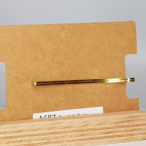 Haarspange mit kirschrotem Cabochon gefasst in gold farbenes Metall -Ansicht hintere Seite