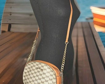 Petit sac à bandoulière ovale à monogramme Ginny Michael Kors Marron