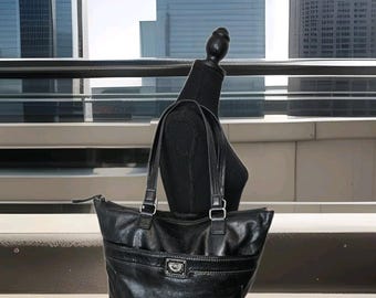 Grand sac à main en cuir vieilli The Sak noir avec fermeture éclair extensible 16 x 14 x 3