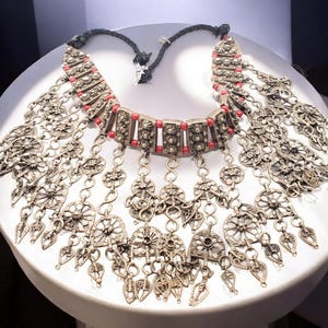 Antique Yemen Bawsani coral Silver granulated Dangled Beads Necklace circa 1910s