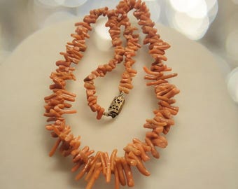 Vintage Berber Coral Necklace: Moroccan Tribal Jewelry