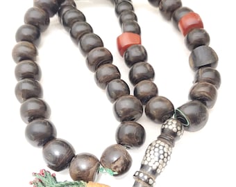 Rosario islamico antico in corallo nero dello Yemen: oggetto da collezione vintage