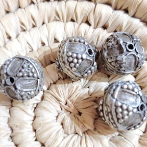 einzigartige alte Berber Silberperlen aus Marokko, handgefertigtes Silber, ethnischer Schmuck, Stammesschmuck,