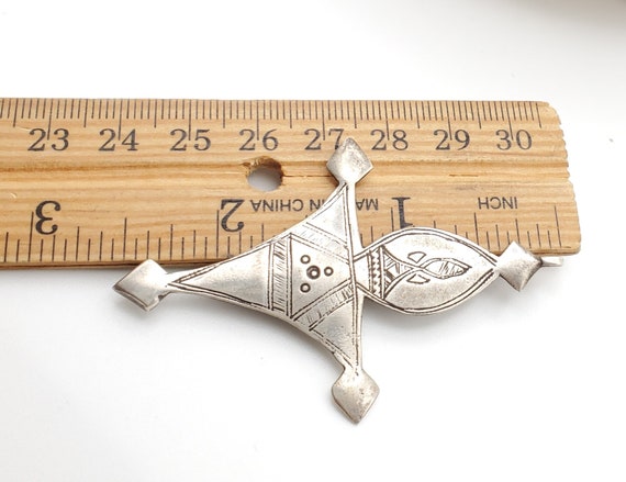 Moroccan handmade Tuareg silver cross pendant, Et… - image 10