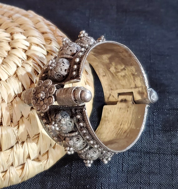 vintage old Silver Bedouin Bangle bracelet from Y… - image 8
