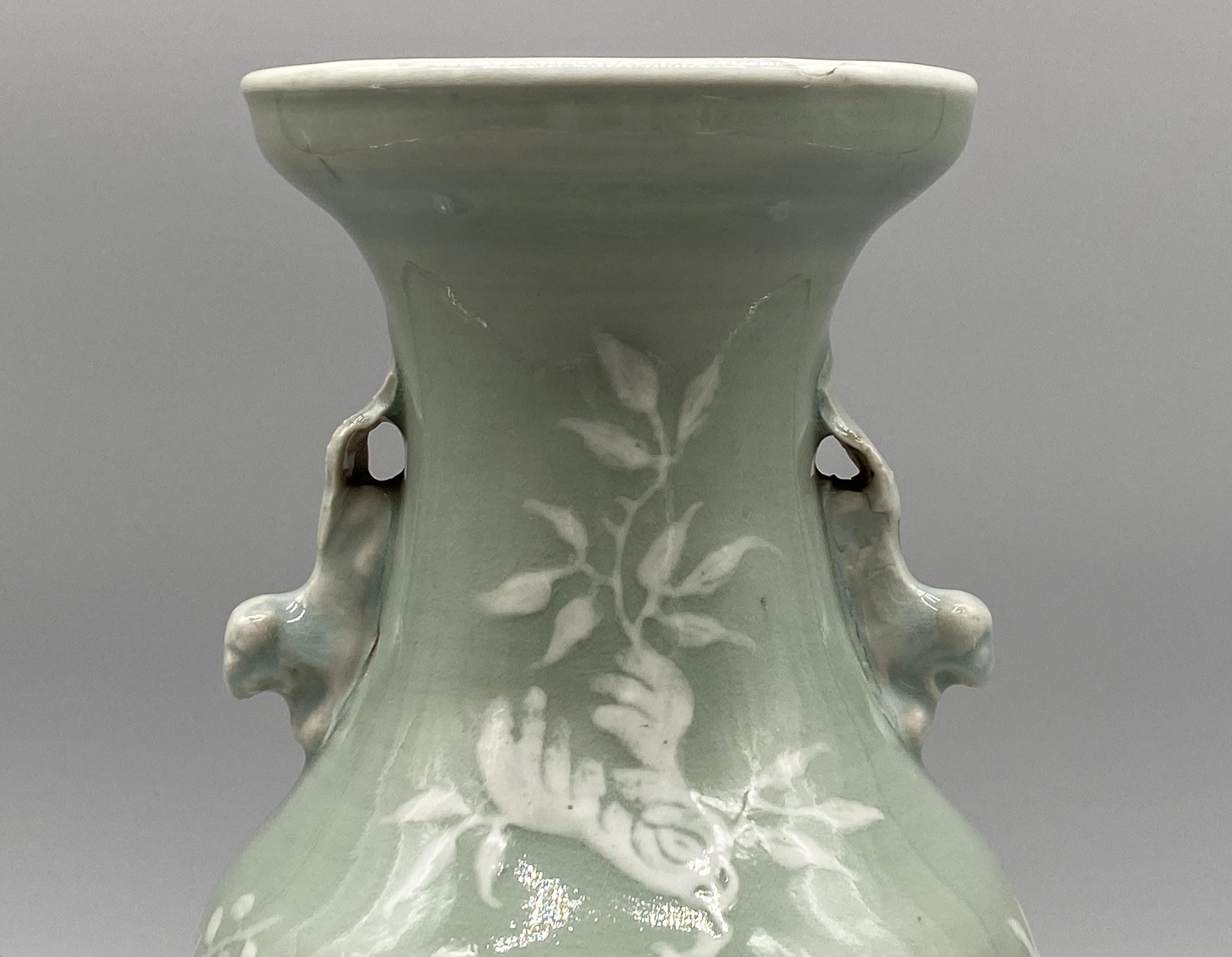 18世紀後半の中国清朝時代の美しいスリップ装飾青磁地蘭花瓶 - Etsy 日本