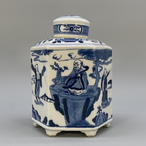 Wykwintny chiński sześciokątny pojemnik na herbatę z porcelany w kolorze niebieskim i białym z czasów dynastii Qing