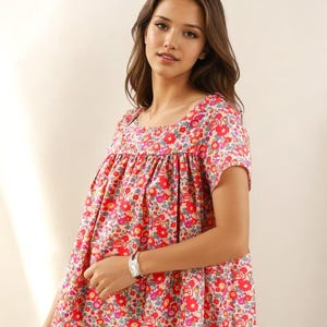 Liberty London Bluse mit quadratischem Ausschnitt: Baumwolloberteil mit kleinem Blumendruck