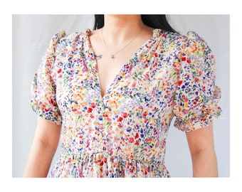 Robe fleurie Liberty London | Robe d'été en coton à fleurs soyeuses | Robe fleurie à col en V | Robe mi-longue à manches courtes | Robe midi à petites fleurs