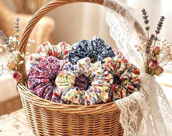 Coleteros artesanales Liberty London, accesorios personalizados, versátiles gomas para el pelo de inspiración bohemia botánica, cintas para el pelo personalizadas y sostenibles.