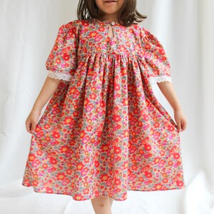 Robe fille Liberty London Robe fille à fleurs Robe soleil d'été fille Robe imprimée fleuri fille Robe en coton pour enfant Robe fleurie pour bébé image 2