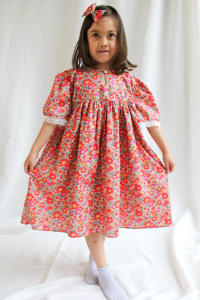 Robe fille Liberty London Robe fille à fleurs Robe soleil d'été fille Robe imprimée fleuri fille Robe en coton pour enfant Robe fleurie pour bébé image 2