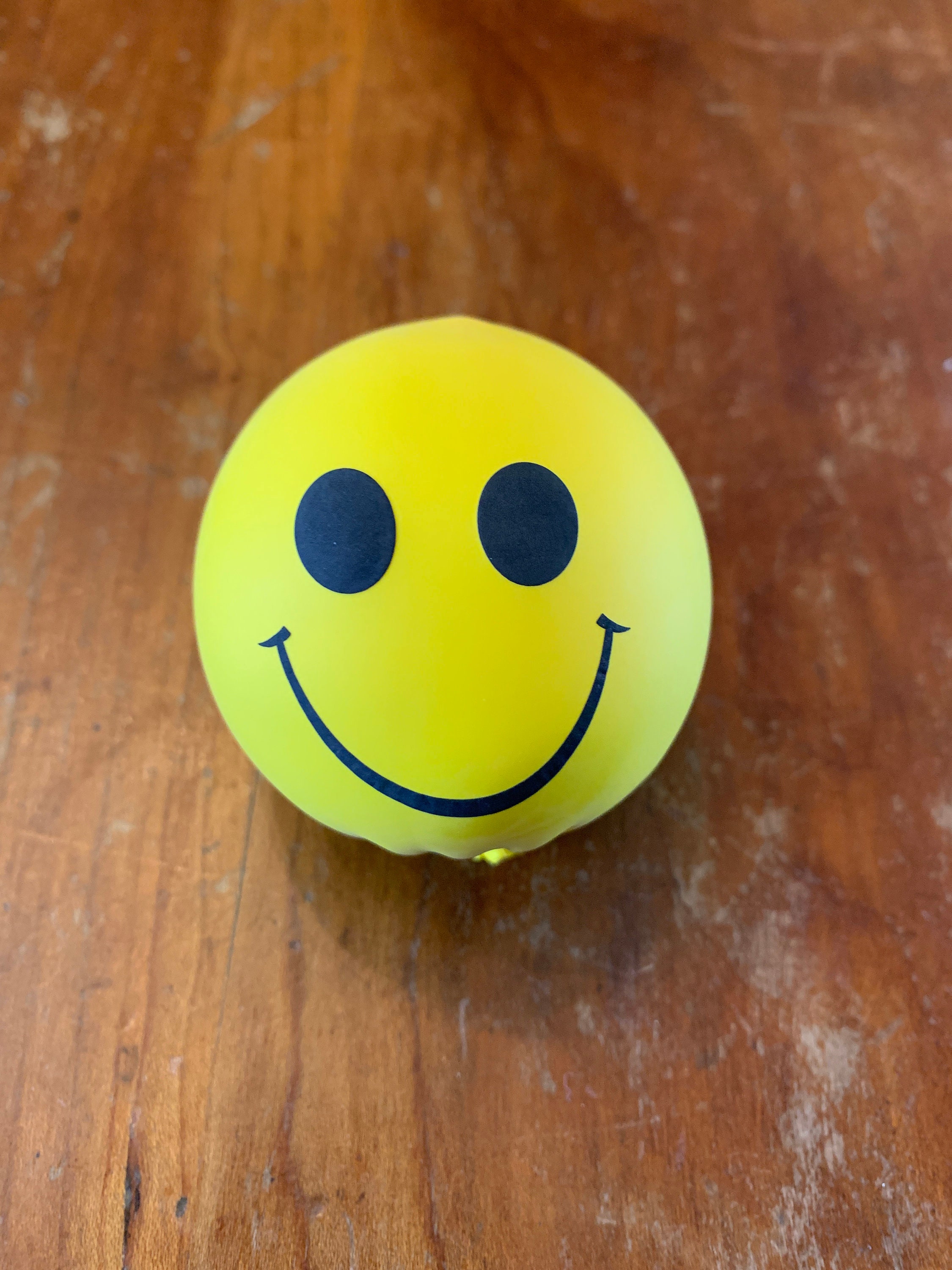 Balles Anti-stress Spongieuses De Smiley En Pu Pour Enfants Et