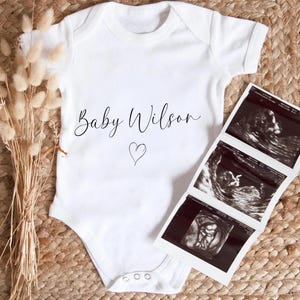 Personalised Pregnancy Announcement Baby Bodysuit, Pregnancy Reveal Baby Grow, Custom Baby Due 2025 Vest, Baby Coming Soon Bodysuit